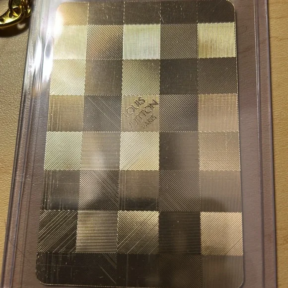 LOUIS VUITTON GOLD JOKER COLLECTABLE PLAYING CARD IN HARD CASE WITH COA - Picture 2 of 4